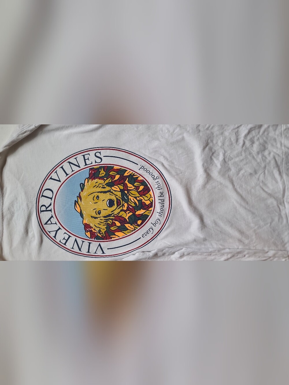Vineyard Vines White Graphic Tee with Golden Retriever